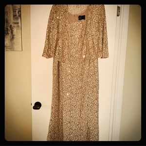 🔥💥⚡️Gold shimmer evening gown. 14 wide!!!!